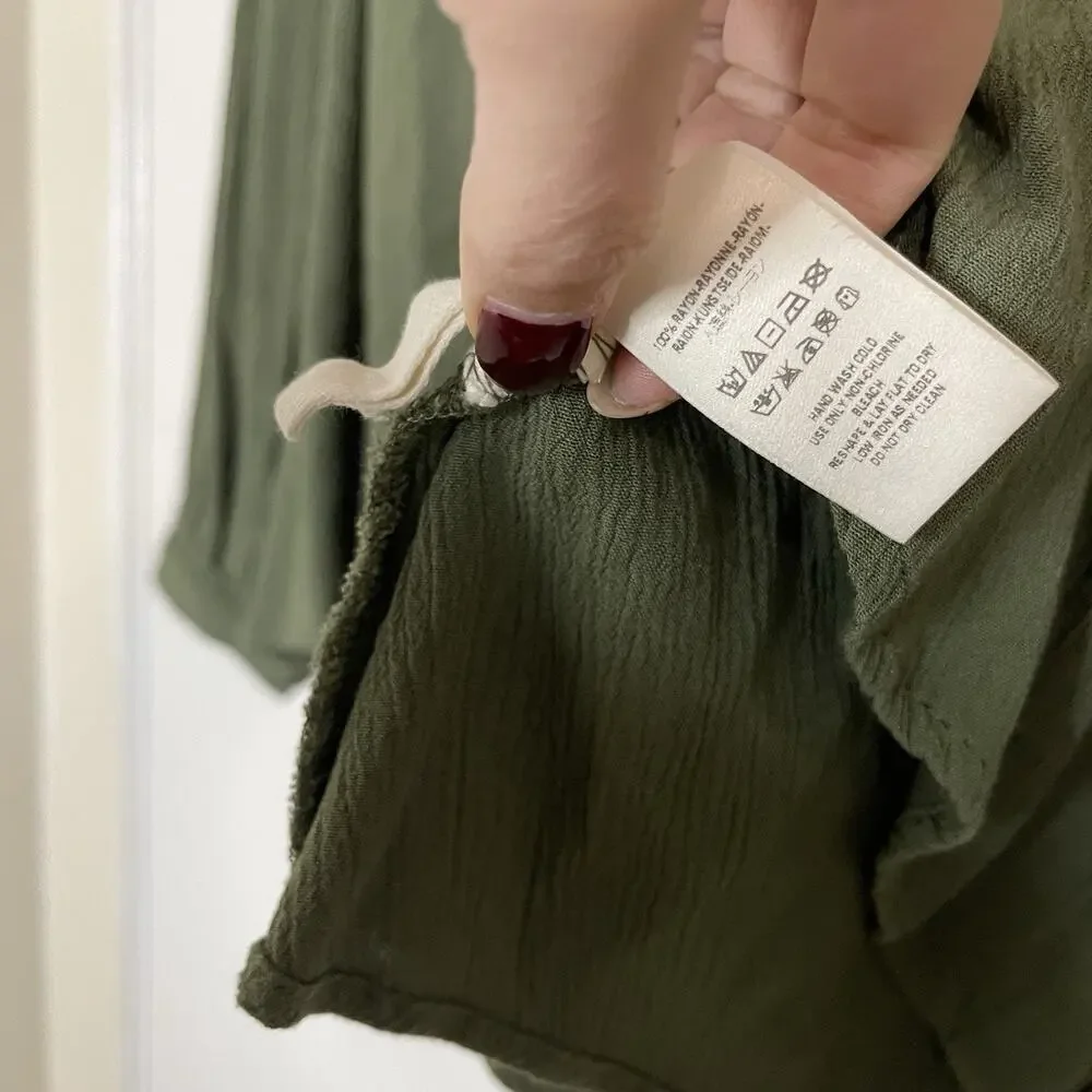Free People green vneck button front long sleeve shirt size XS -read